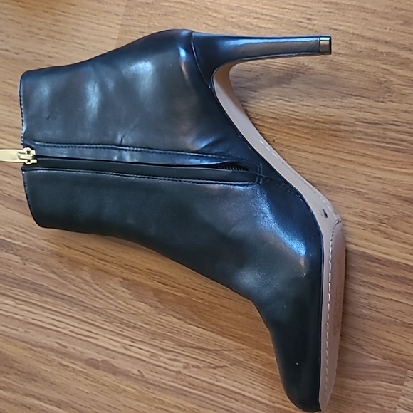 Vince Camuto Ankle Boot - Picture 3 of 7